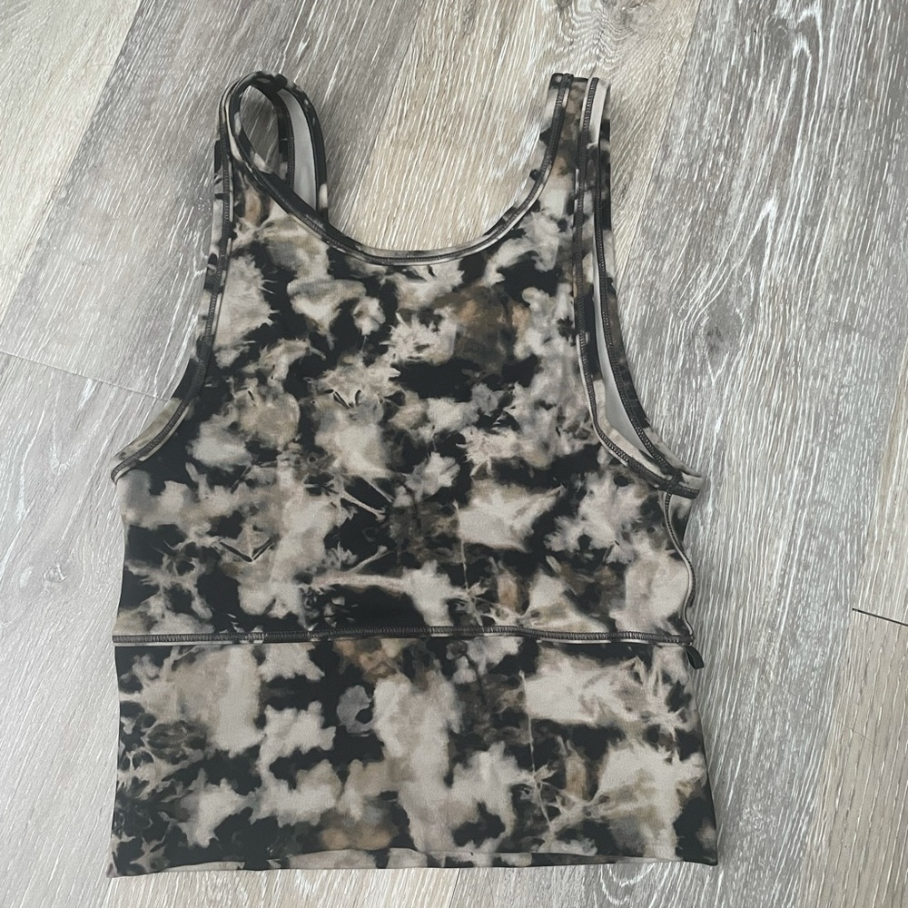 Lululemon crop top